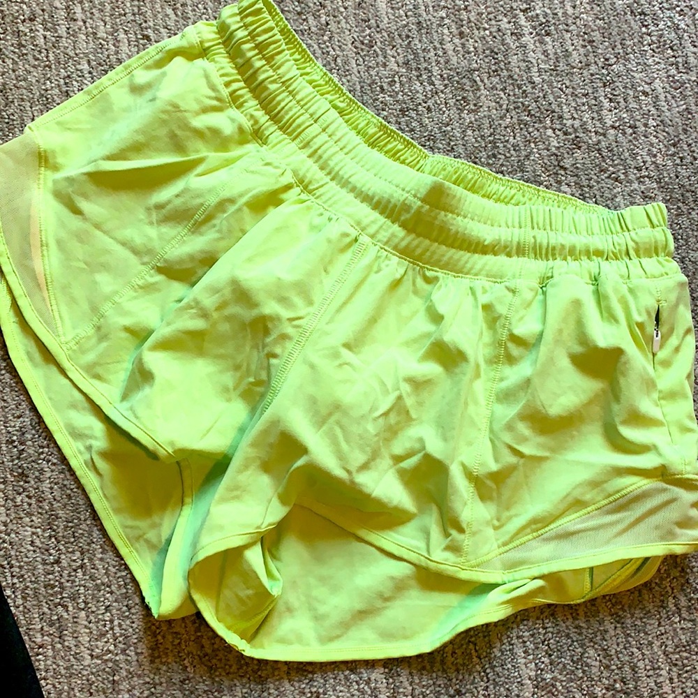 RARE color lulu shorts sz 6 no tag